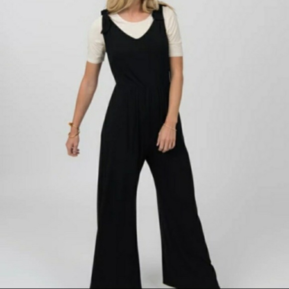 SOLD Agnes & Dora Black Tie Shoulder Jumpsuit Sz S